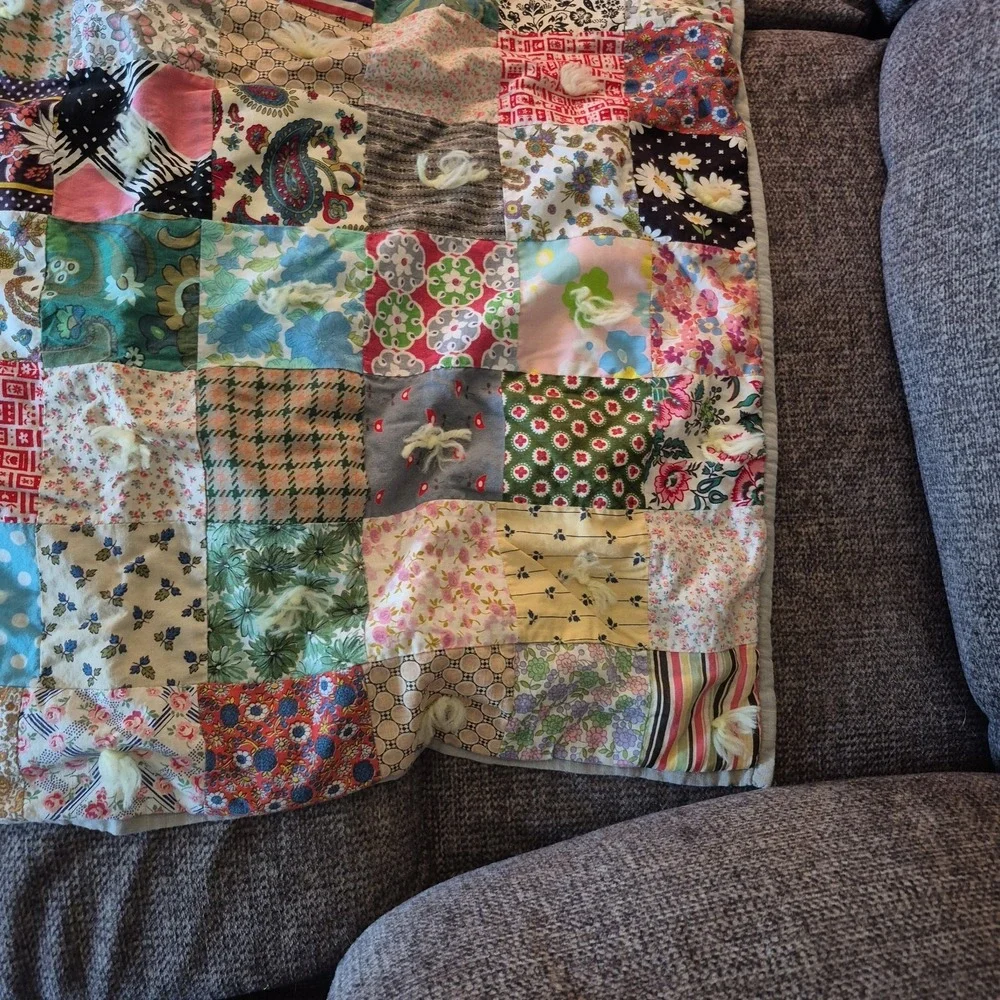 VTG Handmade Patchwork Lap Quilt Cotton Paisley Floral 34